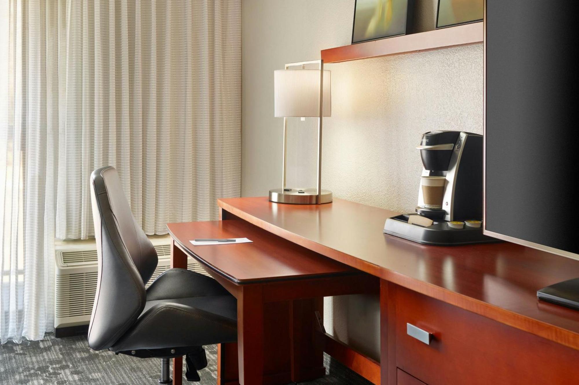 Courtyard By Marriott Atlanta Airport South/Sullivan Road College Park Exterior foto